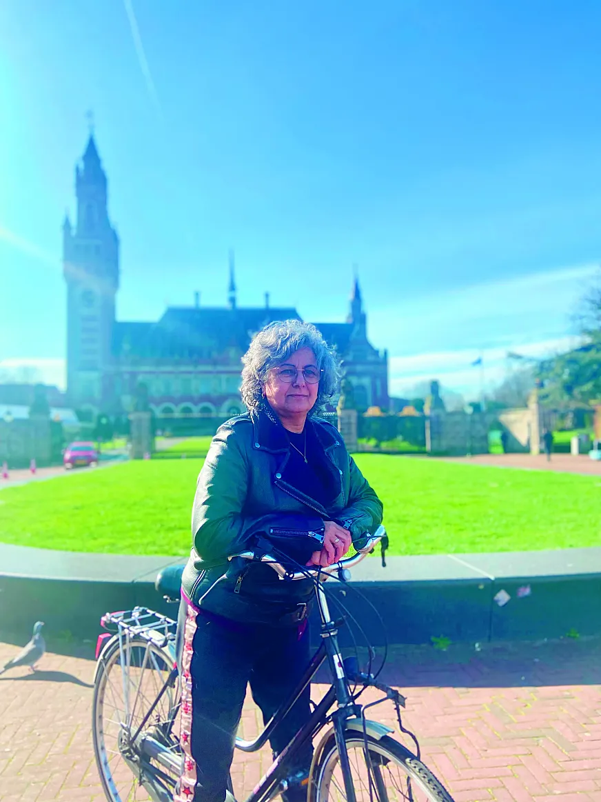 "Me gusta recorrer los campos de tulipanes pedaleando, porque así llegó a lugares a los que no llegan los coches" (Rosa María Vicente, Oficina Española de Turismo)