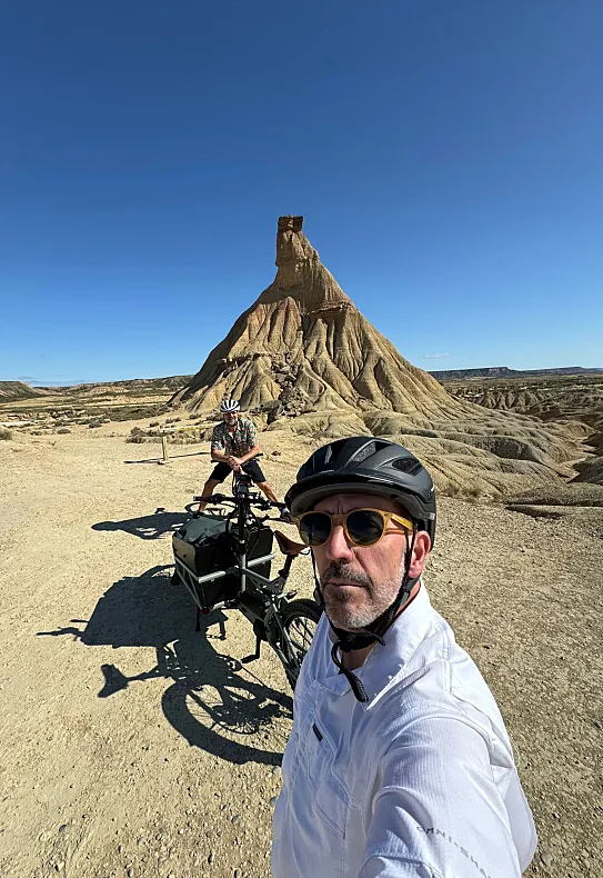 Junto al Cabezo de Castildetierra, en Bardenas Reales.