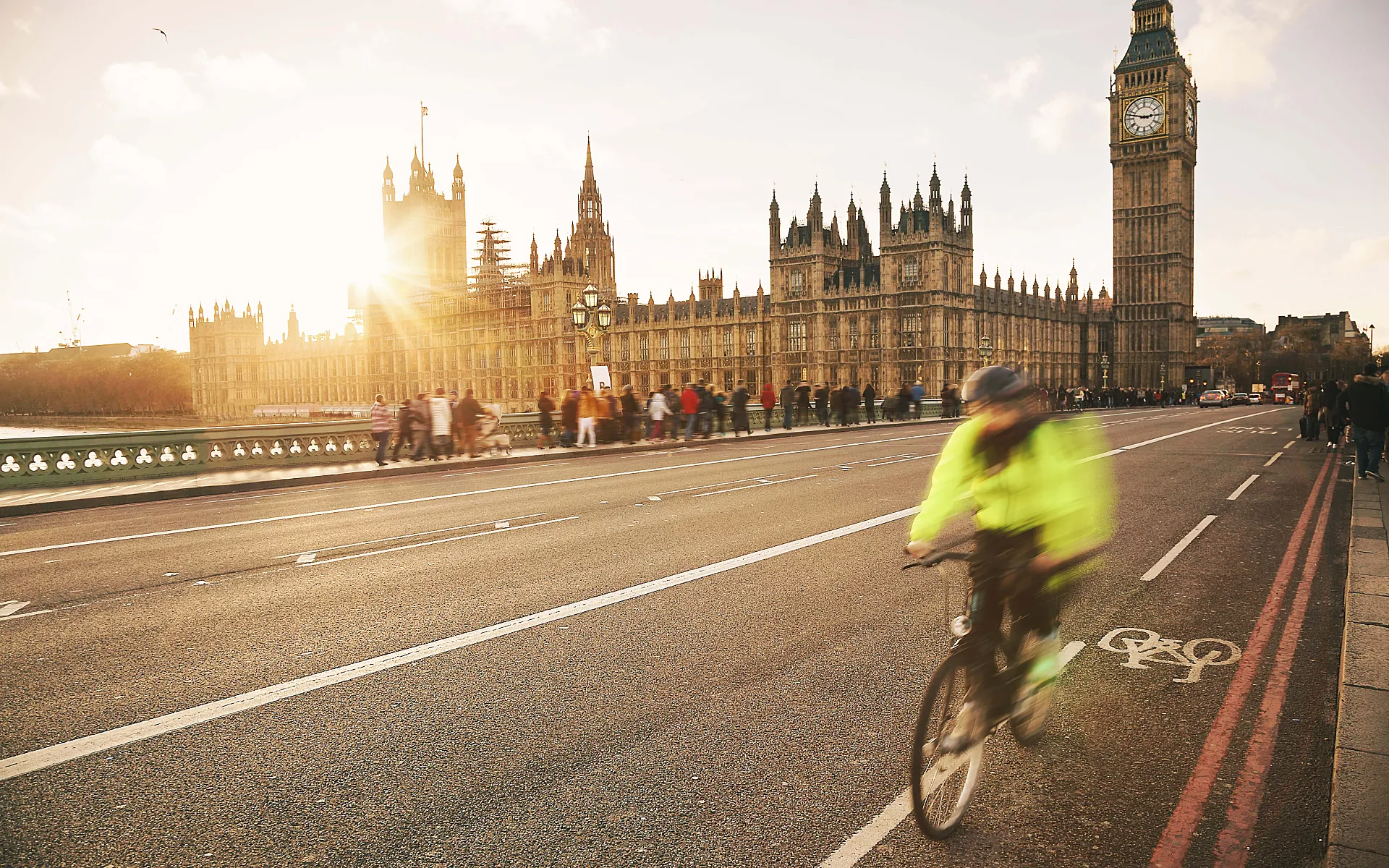 "Las tres claves son una red ciclista conectada, un eficaz servicio de bicicleta eléctrica compartida y fomentar la educación vial para todos" (Silvia Casorrán, RedBici.org)