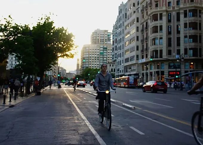 Valencia: las bicis podrán ir en doble sentido en calles residenciales o zonas 30