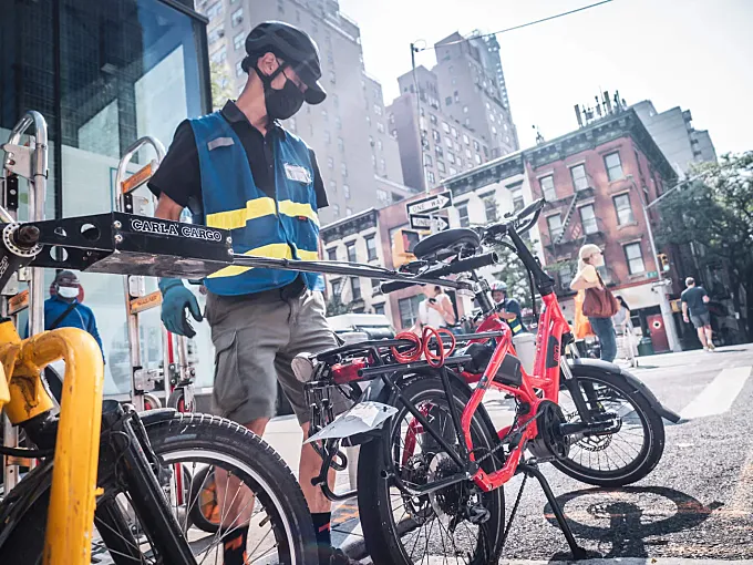 Hacia otra Nueva York: una de las principales empresas de reparto se cambia a las e-bikes de carga
