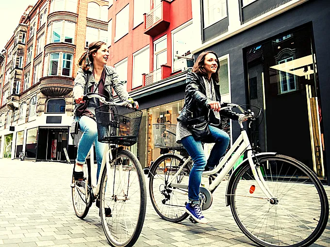 ¿Cómo reducir la brecha de género en el ciclismo? Velo-city y cómo subir a más mujeres a la bici