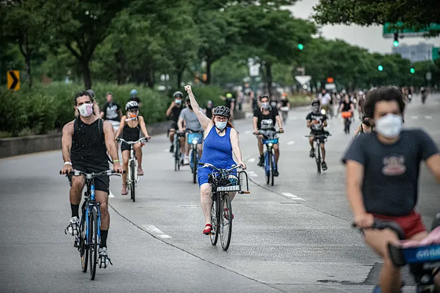 Black Lives Matter: marcha ciclista en Nueva York (foto: Toby Tenembaum)
