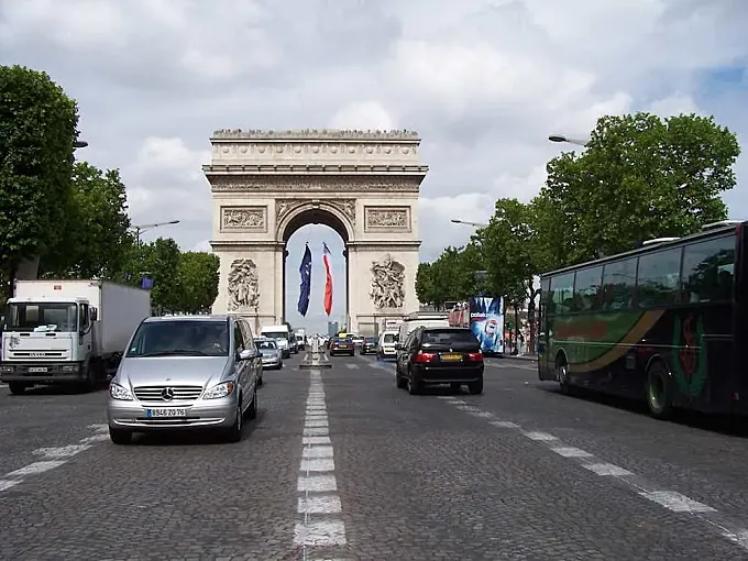 Descenso récord del tráfico motorizado en París