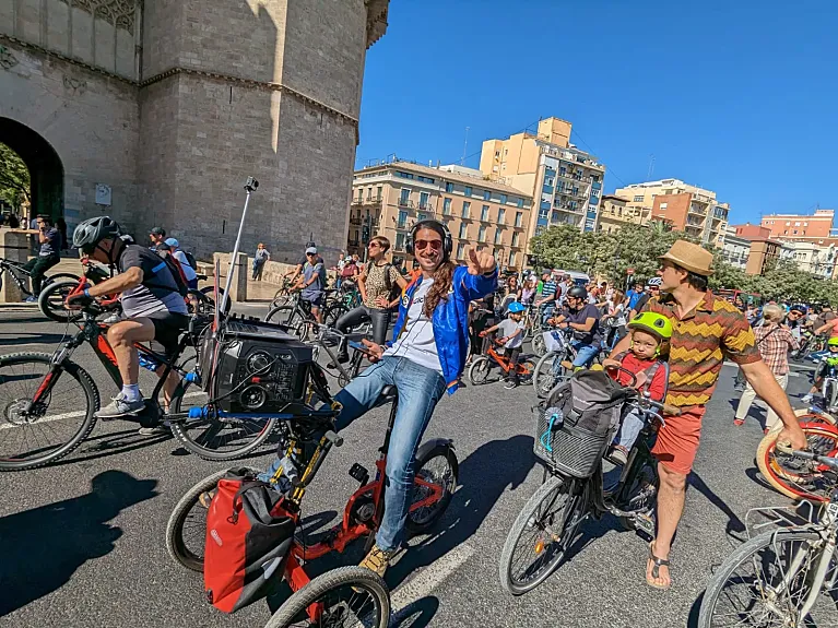 Rueda al ritmo de la música: ¡Bike Parade en Valencia para despedir Ciclosferia!