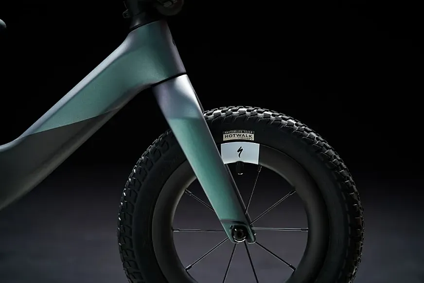 Bicicleta de equilibrio Specialized Hotwalk Carbon.