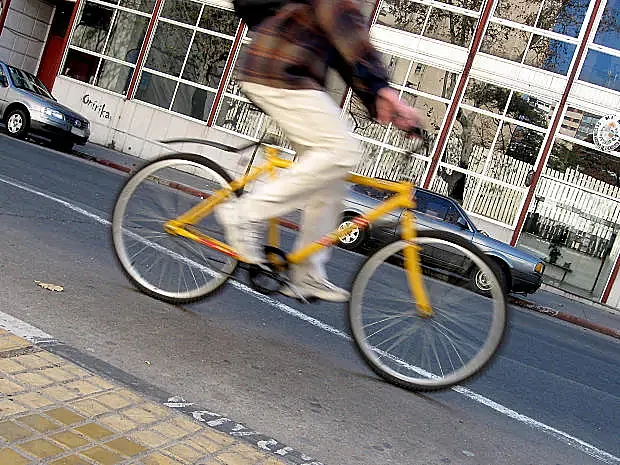 Pamplona incide en la necesidad de que no circulen bicicletas por la acera