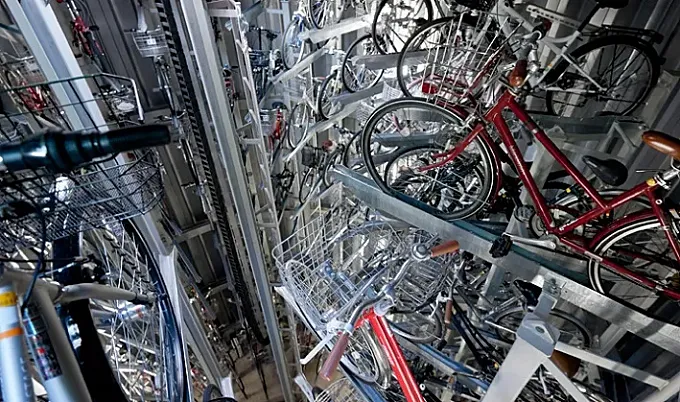 Exploramos el aparcamiento subterráneo y futurista de Tokio