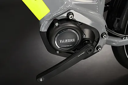El motor es un Yamaha PW-ST System, de 250W y 70Nm de torque y ubicado en posición central.