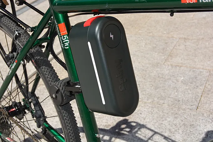 Prueba de Spiny (VÍDEO): un kit para electrificar tu bici en cinco segundos