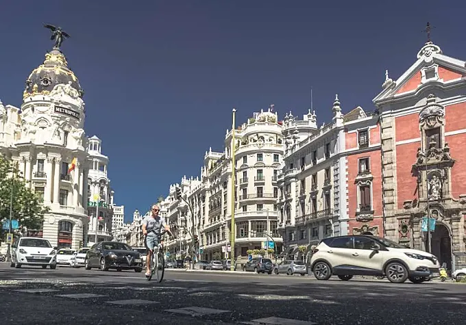 Los ciclistas madrileños podrán girar a la derecha con el semáforo en rojo