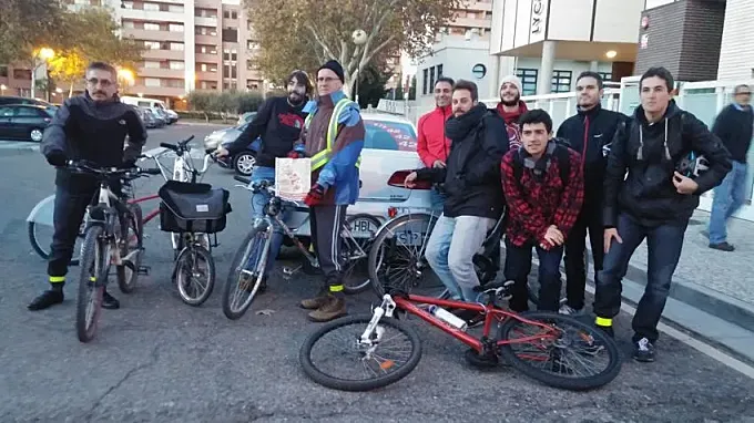 Los taxistas de Zaragoza, ciclistas por un día