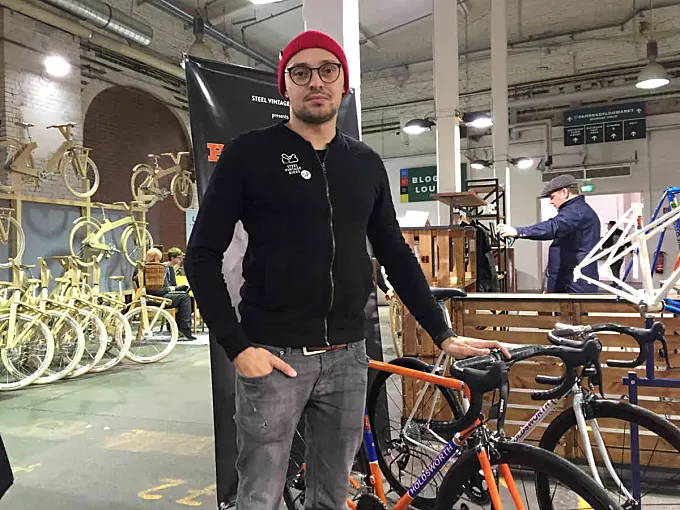 Alex Bisaliev, de Steel Vintage Bikes: “Montar en una bicicleta moderna consiste más en tocar botones que en pedalear”