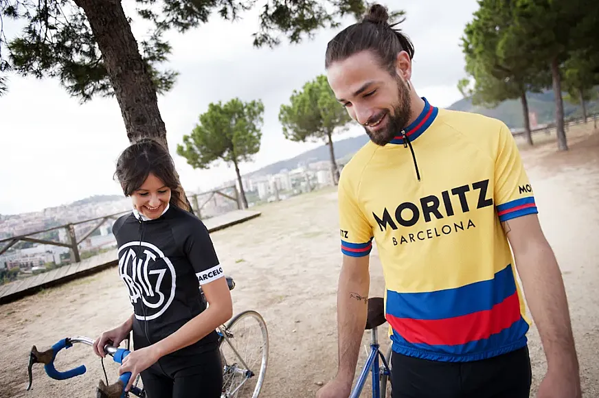 Viaje violento Min Cervezas Moritz presenta su nuevo maillot vintage