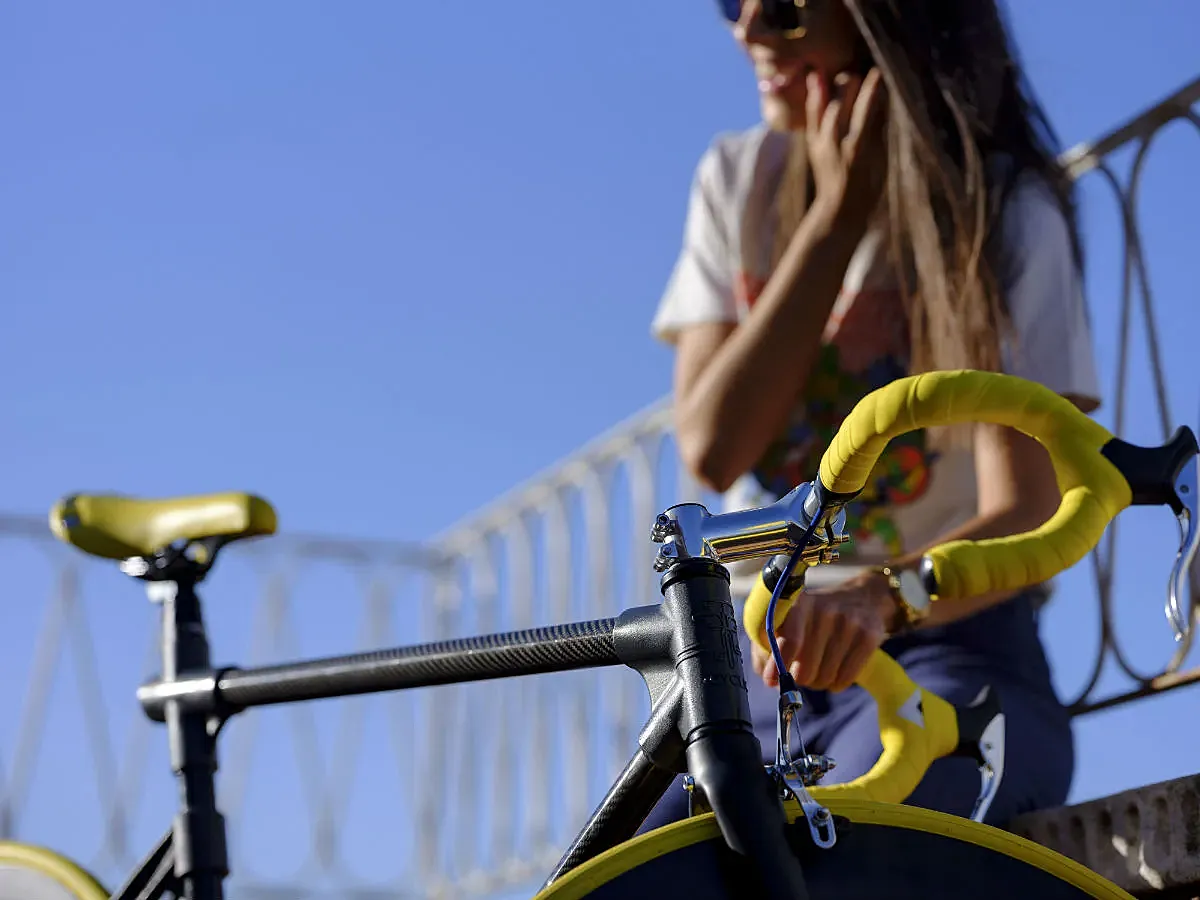 Lucía Español y su bicicleta urbana Cyclic.