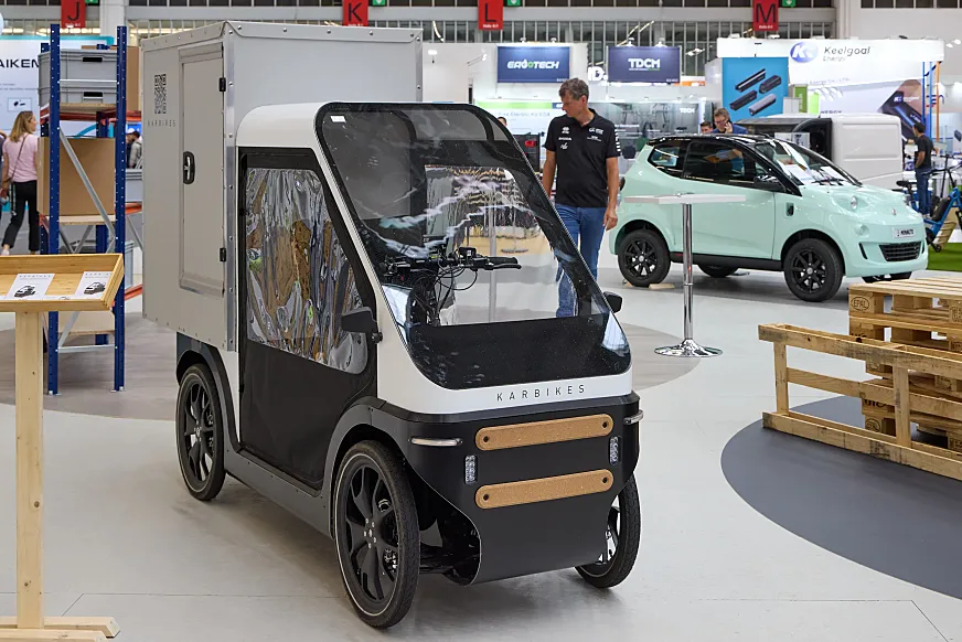 Mobifuture llega para explorar todo lo que se mueve más allá de la bici: e-scooters, microcoches y vehículos eléctricos urbanos.