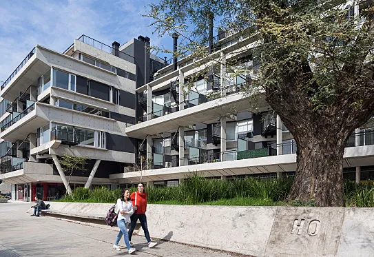 Casa Ho es un moderno edificio, que ocupa unos 12.000 metros cuadrados.