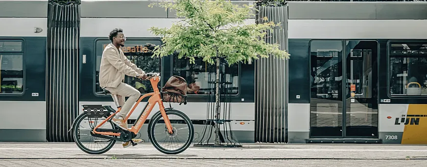 Las empresas de alquiler consideran a la bici compartida una competencia desleal.