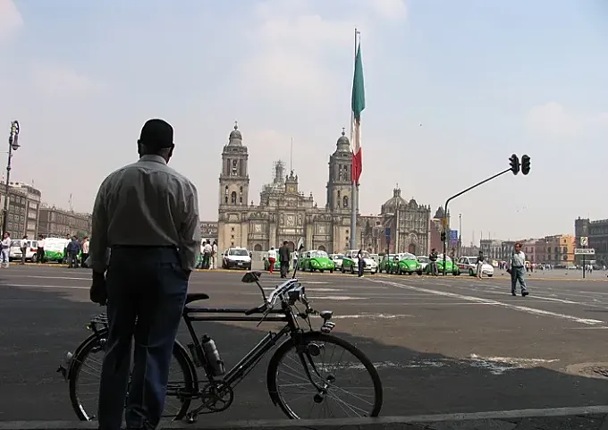 El secretario de movilidad de Ciudad de México pide un “examen de pericia” a los ciclistas para frenar los accidentes