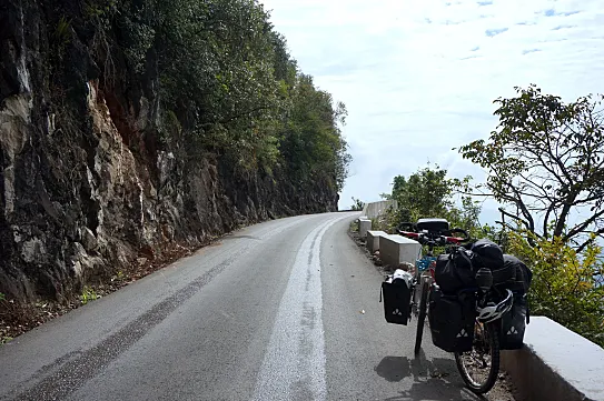 La bici de Yolanda en algún punto entre Jianshui y Nansha.