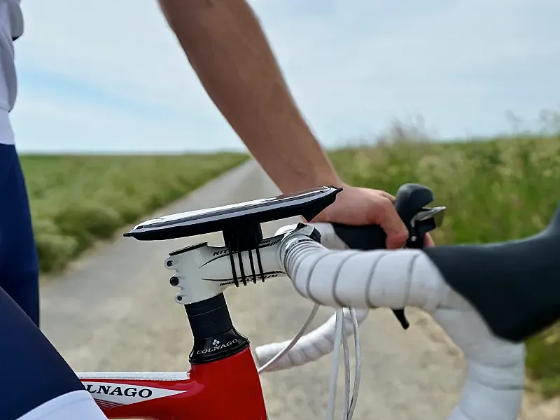 Los soportes magnéticos Shapeheart permiten enganchar el teléfono móvil a nuestra bicicleta con total seguridad.