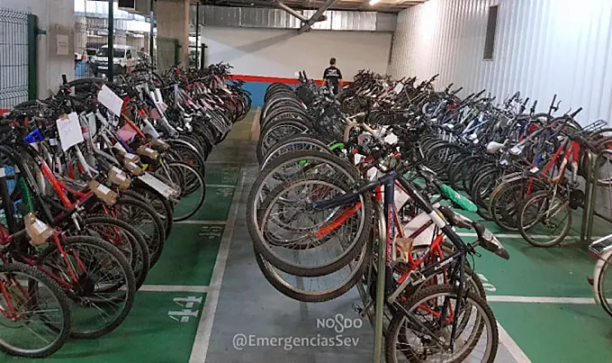 La Policía Local de Sevilla organiza una exposición de bicicletas robadas para localizar a sus dueños