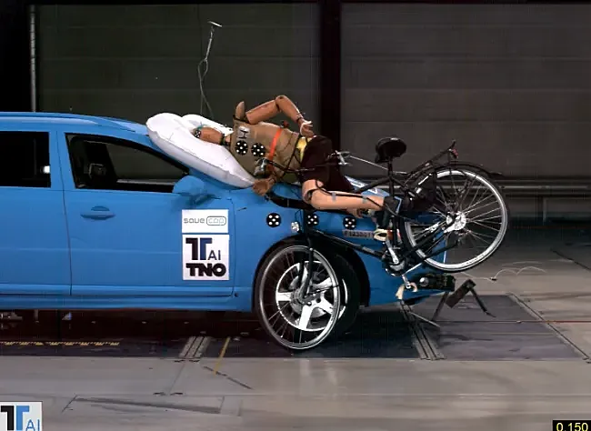 Probado con éxito un nuevo airbag para bicicletas