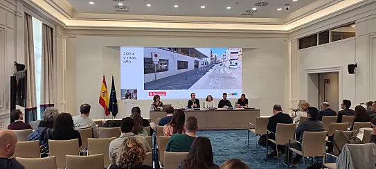 Mesa redonda "Experiencias de Buenas Prácticas de Estrategias Locales en Movilidad Ciclista".