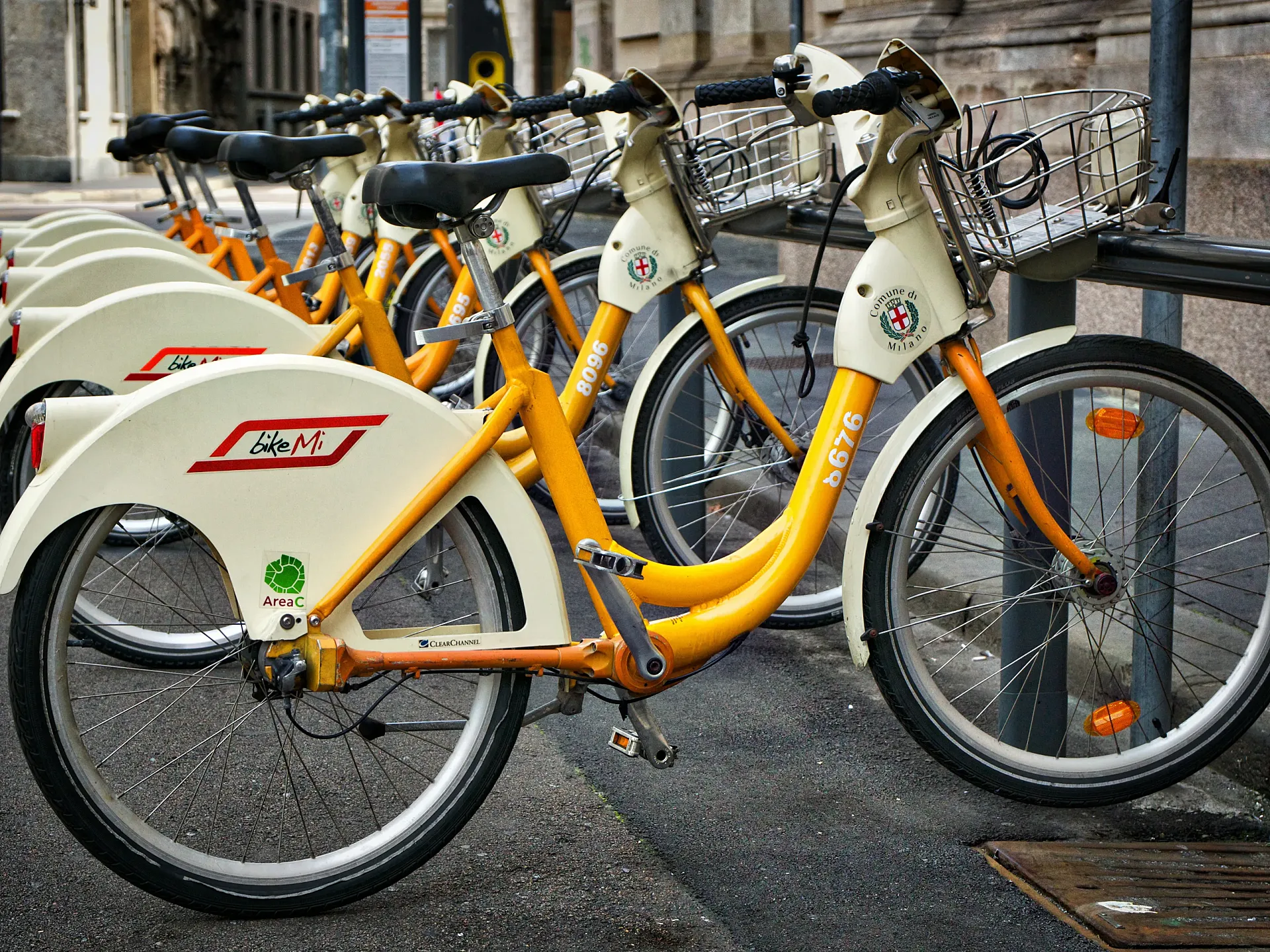 Bicicletas del servicio BikeMi de Milán (foto: David Davies).