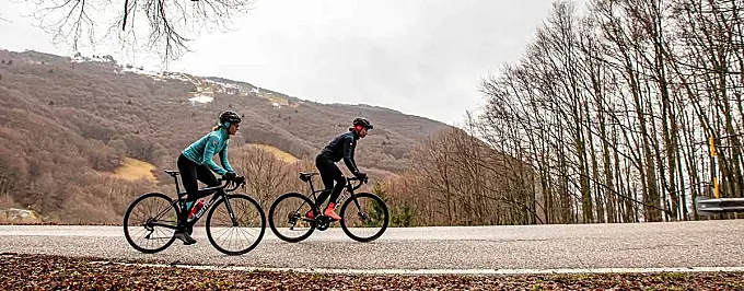 Castelli y el frío en bicicleta: cómo vestirnos con capas