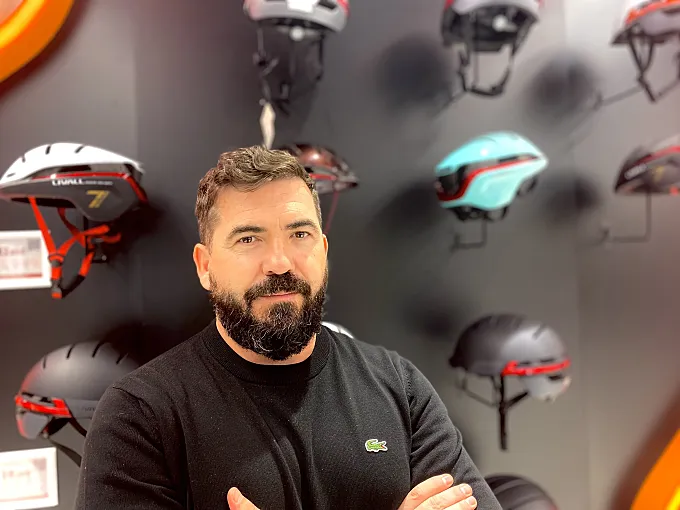 LIVALL presenta su catálogo de cascos inteligentes en su primera tienda en Madrid