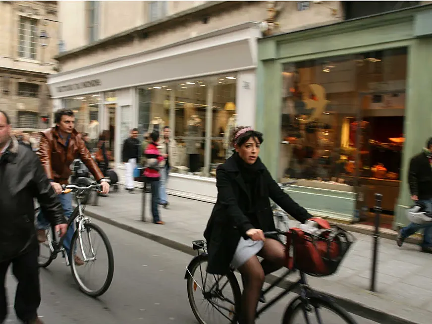 París en bicicleta (foto: Drew Leavy)