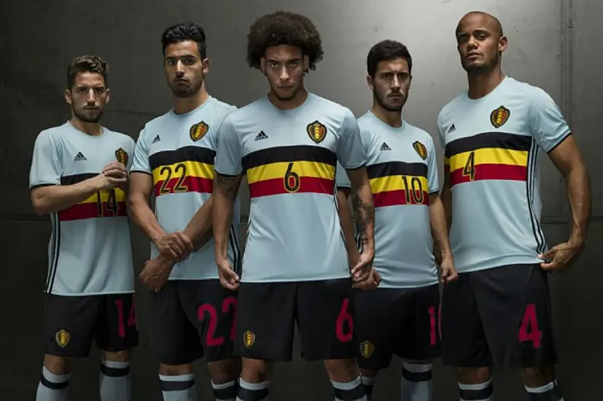 conversión mostrador Exención La nueva camiseta de la selección de fútbol de Bélgica, inspirada en el  ciclismo