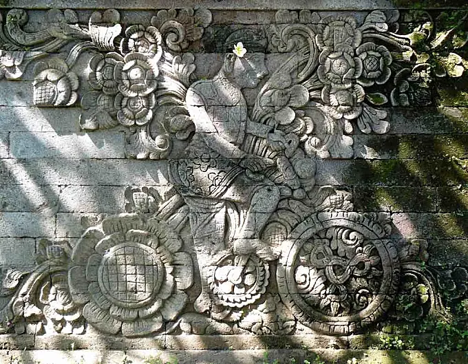 Retrovisor: El ciclista de piedra de Bali