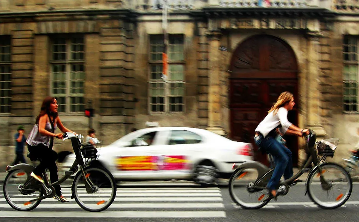 Ciclistas en París (foto: Gideon)