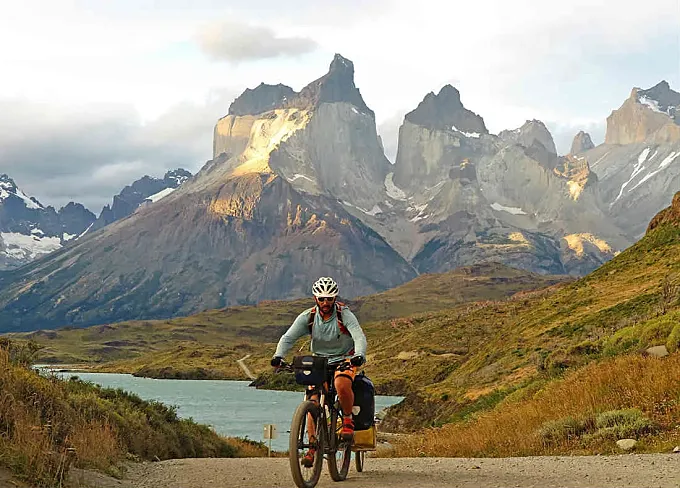 El doble desafío ciclista de Juan Sin Miedo: Patagonia y los desiertos de EE UU