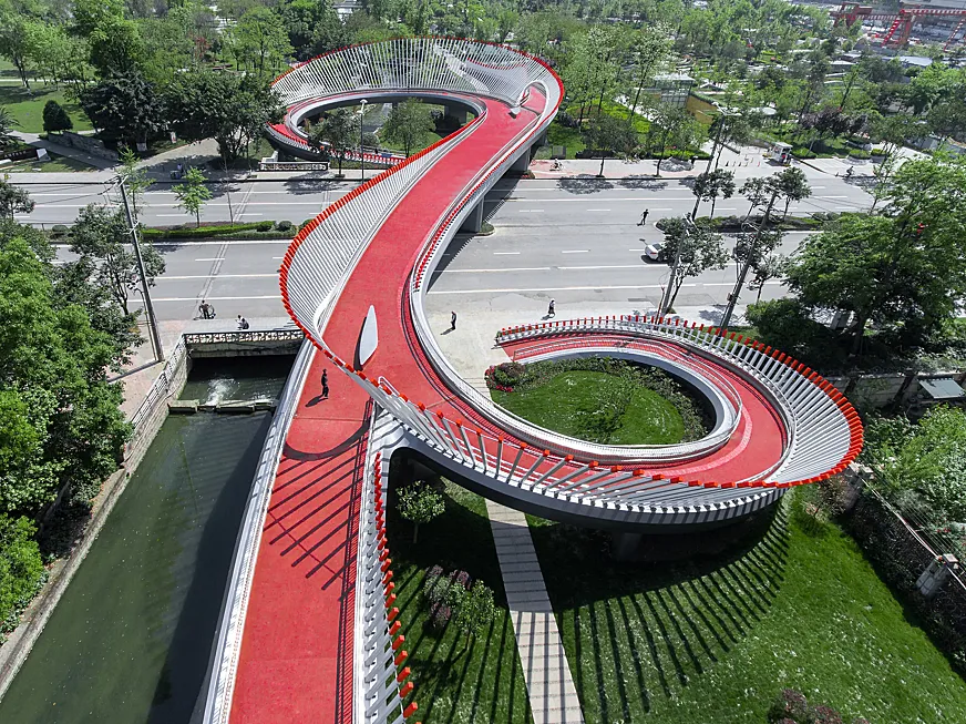 Puente Ruyi, en Chengdú, China, una verdadera obra de arte ciclista.