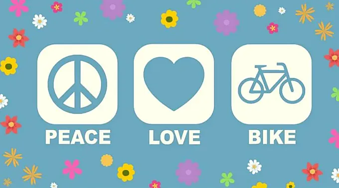 ‘Massa Crítica: Paz y Amor’: el homenaje de los ciclistas barceloneses a las víctimas del terrorismo