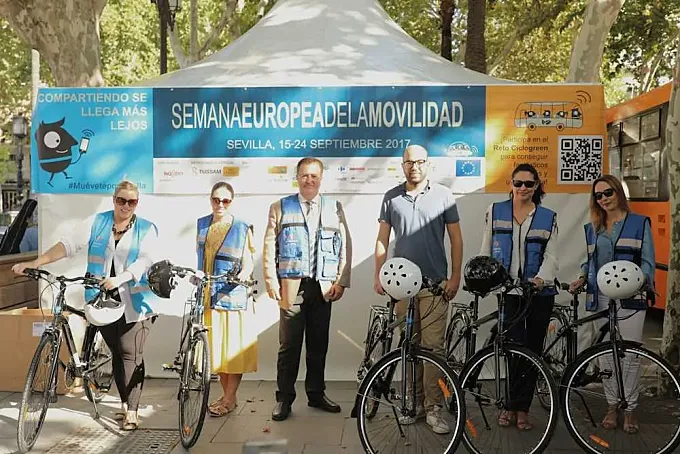 Sevilla cambia cinco coches oficiales por bicicletas