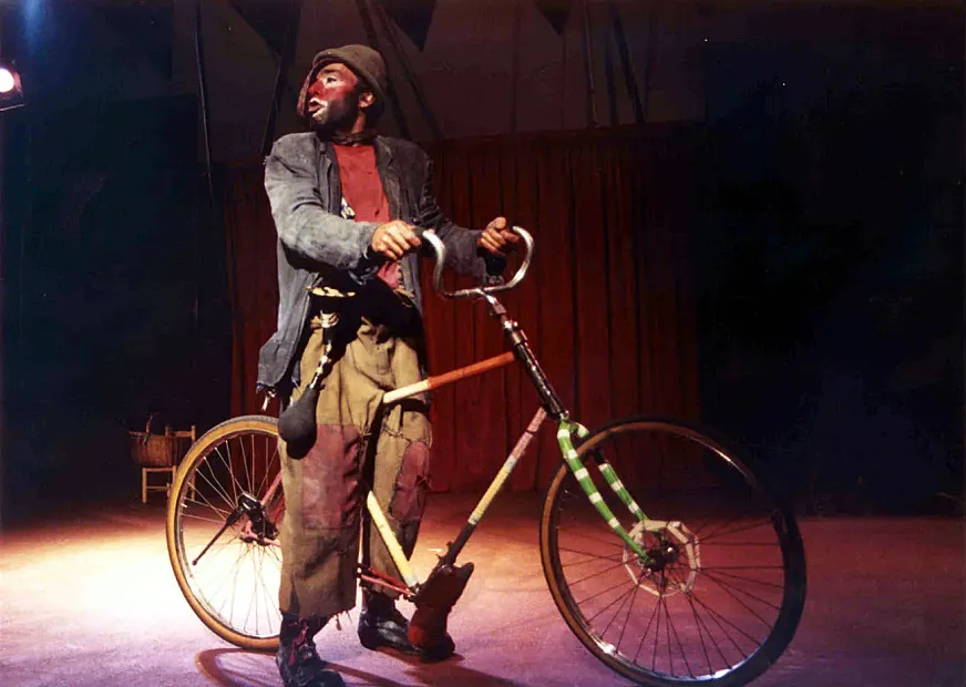 Arturello di Popolo, representando ‘La bicicleta’