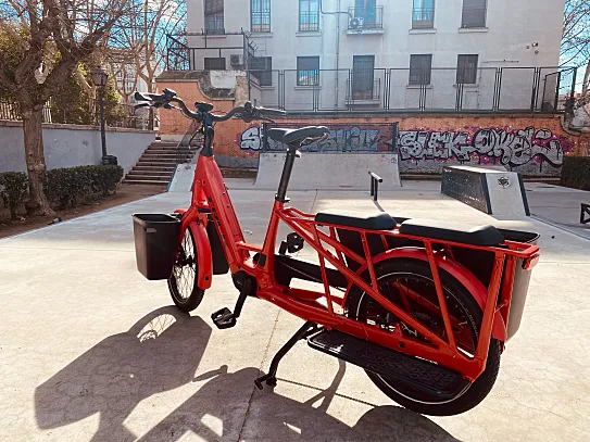 La parte más llamativa de la bici es su mitad trasera, orientada a la carga y muy bien resuelta a nivel estético.