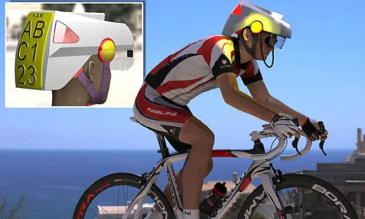 Un casco inteligente con matrícula para ciclistas