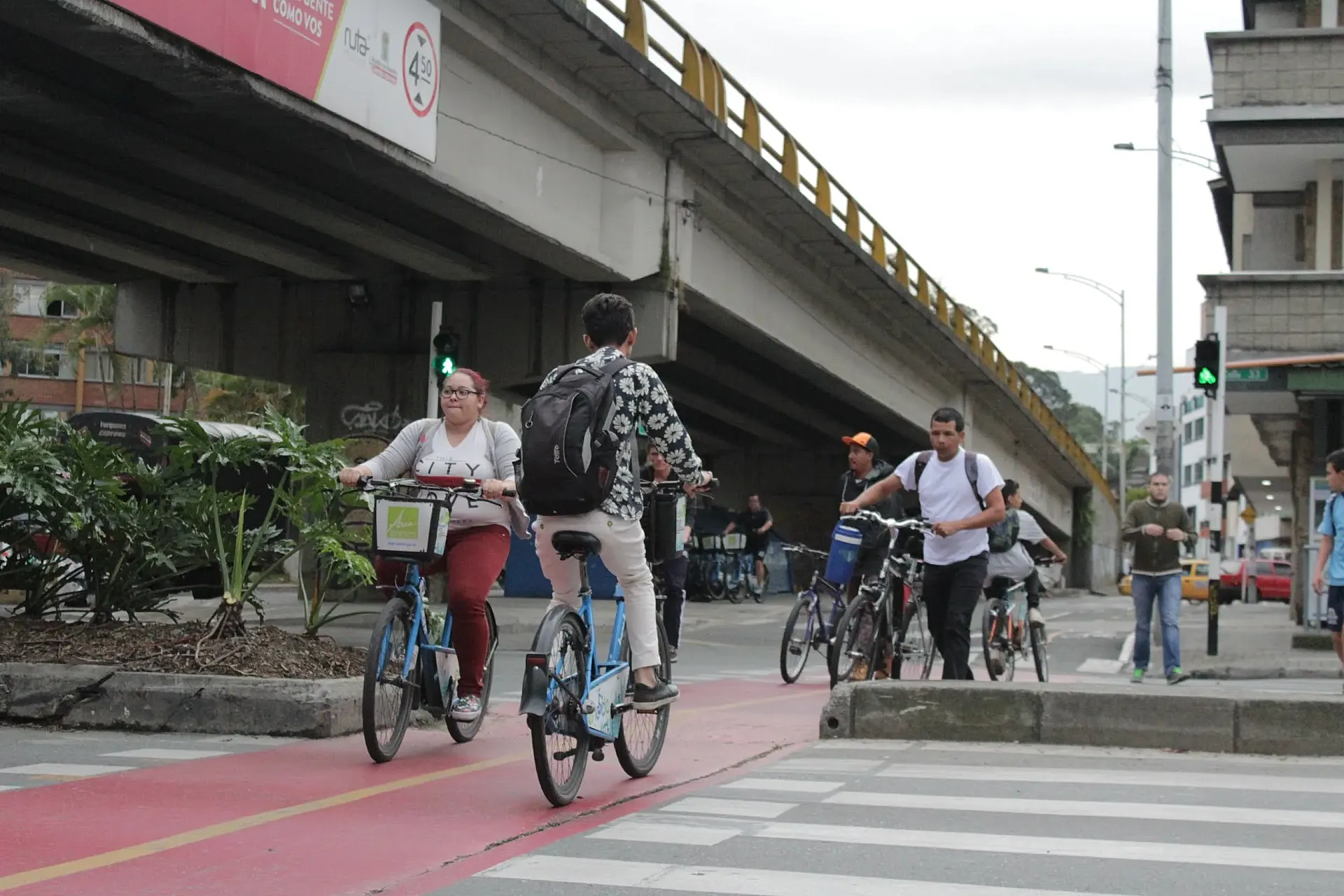 La infraestructura ciclista crece en Medellín, aunque no siempre tiene un buen mantenimiento.