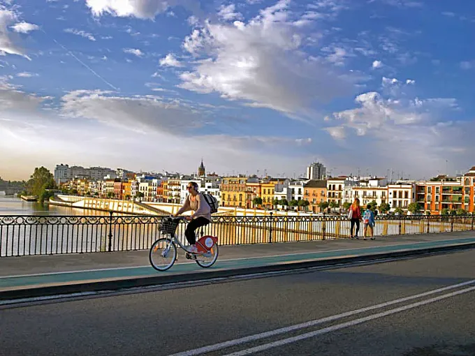 El uso de la bici sube en Sevilla: el carril bici registra 64.000 desplazamientos