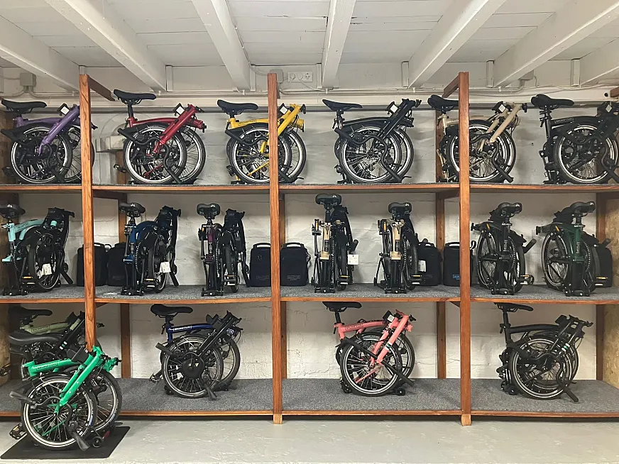 Hay un buen montón de Brompton esperándote en Txita con descuento por el aniversario.