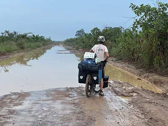 Caminos inundados del Congo, hacia Gabón.