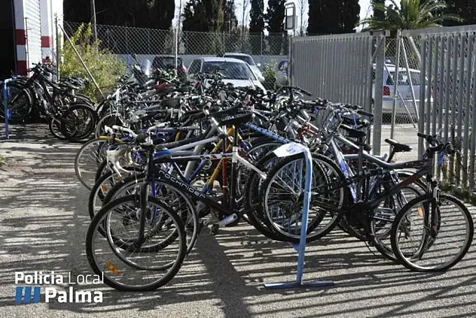 La Policía de Palma entrega 218 bicicletas abandonadas a entidades sociales