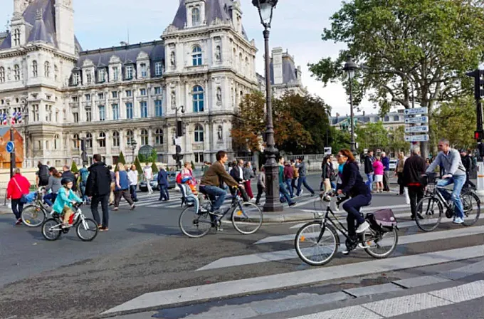 París: ayudas de hasta 400 euros para comprar bicicletas eléctricas