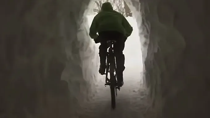 Intervenciones ciclistas: el túnel bajo la nieve de Boston