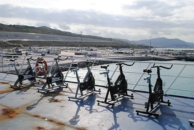 Cruzar el Estrecho de Gibraltar pedaleando por una buena causa
